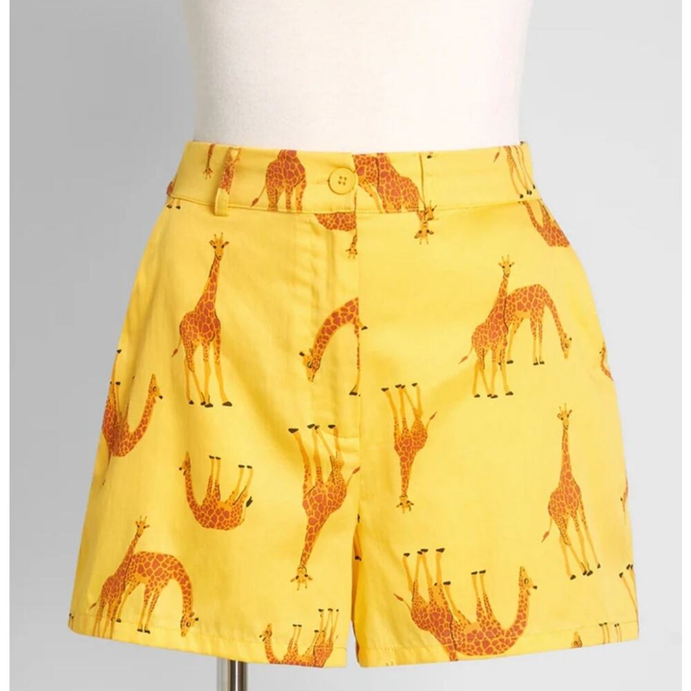 ModCloth Spring of Things Yellow Giraffe Print High Waisted Shorts NWT Medium S
